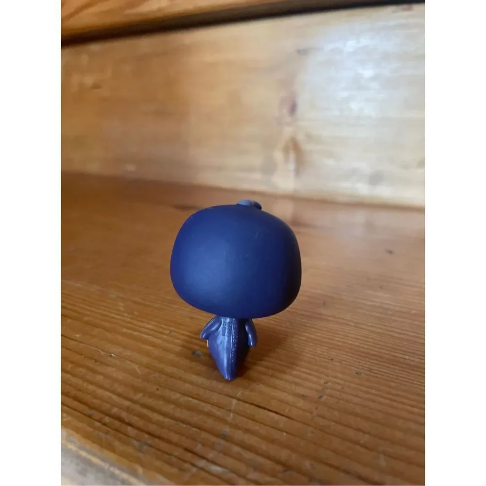Littlest Pet Shop (LPS) Penguin #686.